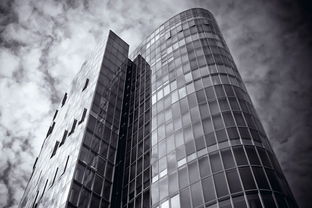 意外的关怀，客厅里的监控喊话与男孩的泪滴