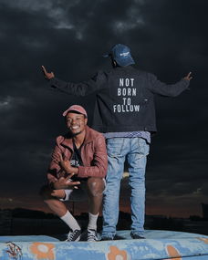 探索时尚的翅膀，走进服装杂志网络世界