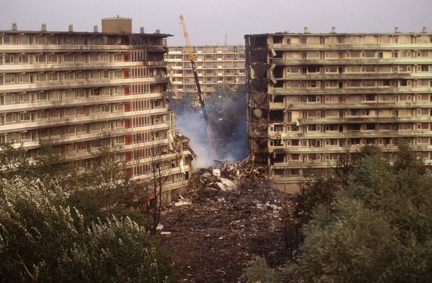 小区路面隐形台阶致多车侧翻,安全隐患亟待解决 小区路面隐形台阶致多车侧翻,安全隐患亟待解决