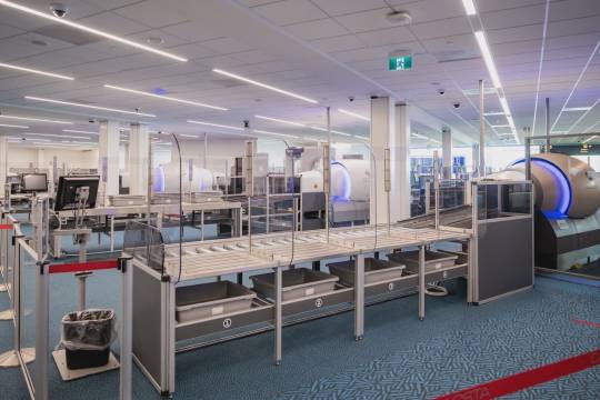 引领时尚潮流的革命者，三星2007年超薄手机——薄如蝉翼的科技革新