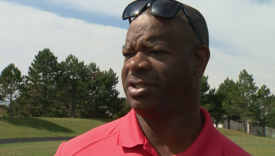 成都一路人进水果店拿刀乱砍?假!——揭开谣言背后的真相与防范之策 成都一路人进水果店拿刀乱砍?假!——揭开谣言背后的真相与防范之策