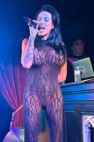 华为 nova4 高配版,科技与美的华丽碰撞,生活中的超速快感 华为 nova4 高配版,科技与美的华丽碰撞,生活中的超速快感