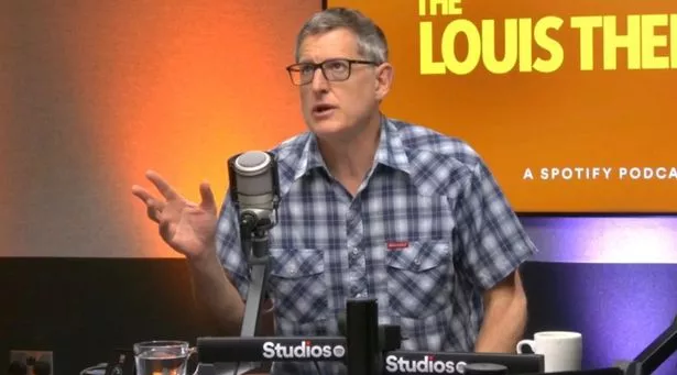 深夜的温情,李晨凌晨三点陪张真源理行李的友情篇章 深夜的温情,李晨凌晨三点陪张真源理行李的友情篇章