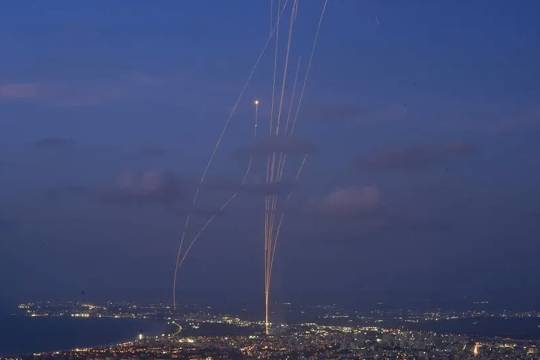 重庆地铁现Hello Kitty列车?假! 重庆地铁现Hello Kitty列车?假!