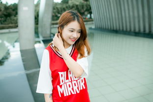 周雨彤的黑长直公主切造型令人惊艳，解锁时尚新风尚