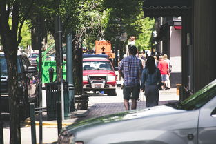 四川多名男子当街持棍殴打他人,暴力事件的反思与应对 四川多名男子当街持棍殴打他人,暴力事件的反思与应对