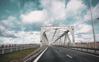 架起高效畅通的民意桥梁,让政府与民众心连心 架起高效畅通的民意桥梁,让政府与民众心连心