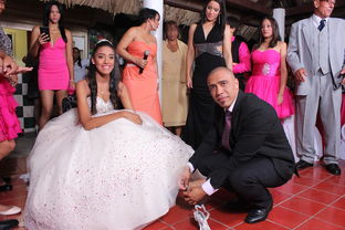 岳云鹏生日,大女儿罕见露脸跳舞,温馨家庭画面引热议 岳云鹏生日,大女儿罕见露脸跳舞,温馨家庭画面引热议